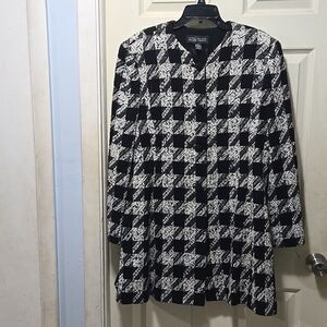 Linda Allard Ellen Tracy wool/cotton trench coat Size 16 intricate design button